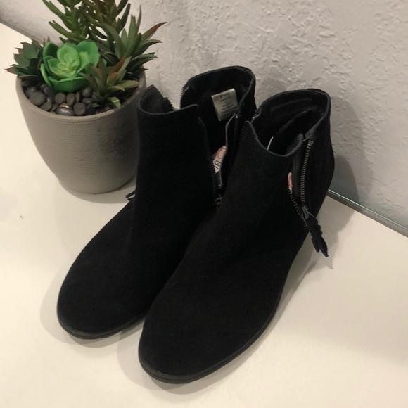 Booties - Picture 3 of 7